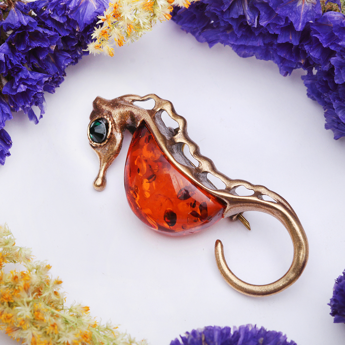 Брошь "Янтарь" морской конек, цвет коричневый в бронзе