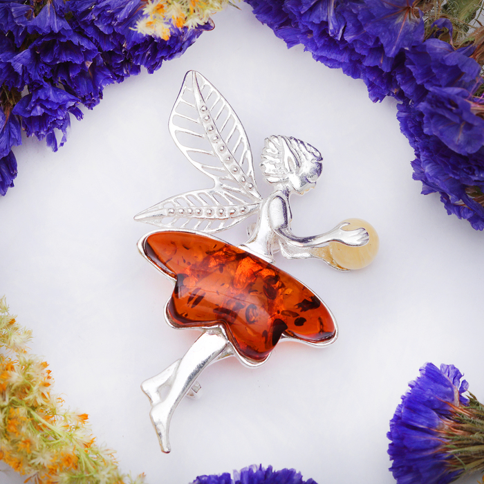 Брошь "Янтарь" фея, цвет коричневый в посеребрении