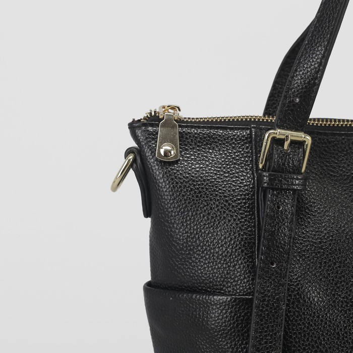 Сумка женская, отдел с перегородкой, 3 наружных кармана, длинный ремень, цвет чёрный