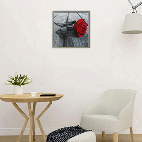 

Картина "Упавшая роза" 53*53 см