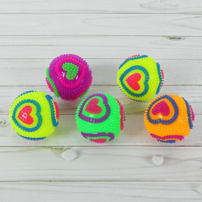 Мяч световой "Сердечки" с пищалкой, цвета МИКС