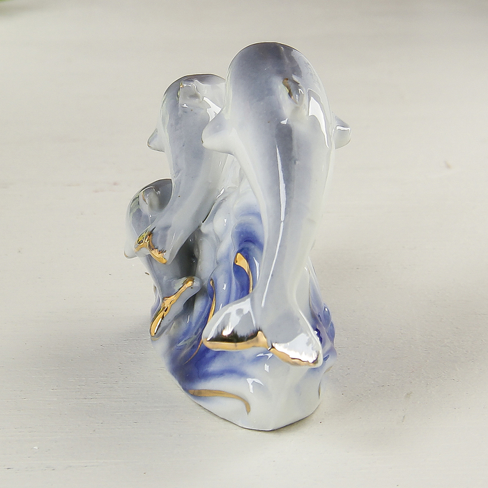 Сувенир керамика "Игры дельфинов" голубые 7,5х10,5х3 см