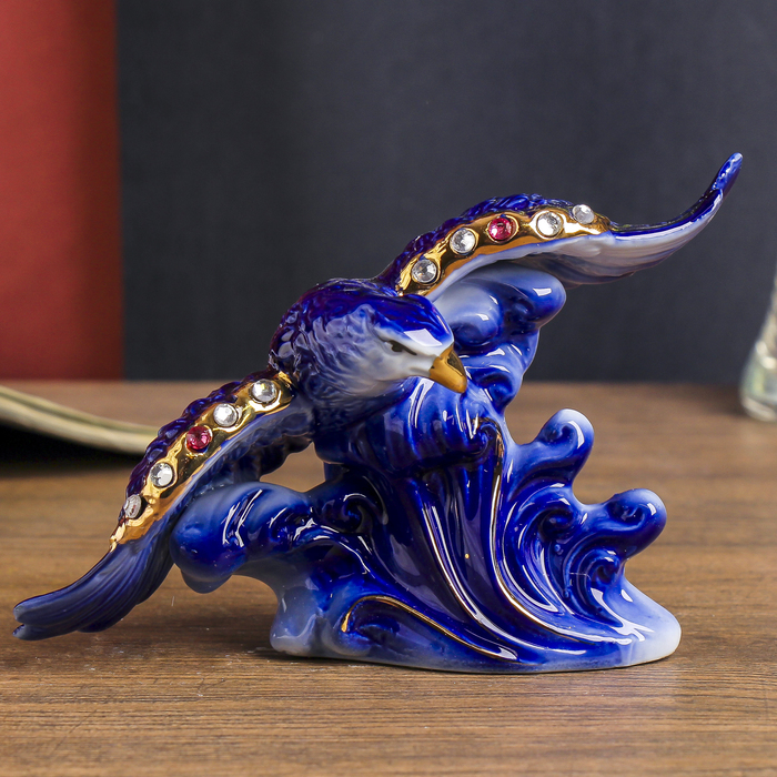 Сувенир керамика "Орёл на скале" синий со стразами 8,5х16х9,5 см