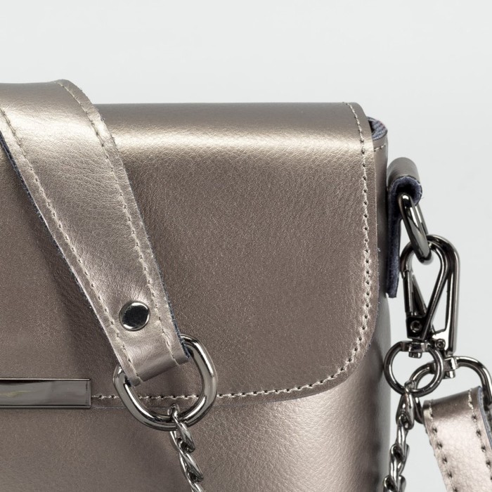 Сумка женская на молнии, 1 отдел с перегородкой, наружный карман, длинный ремень, цвет серебристый