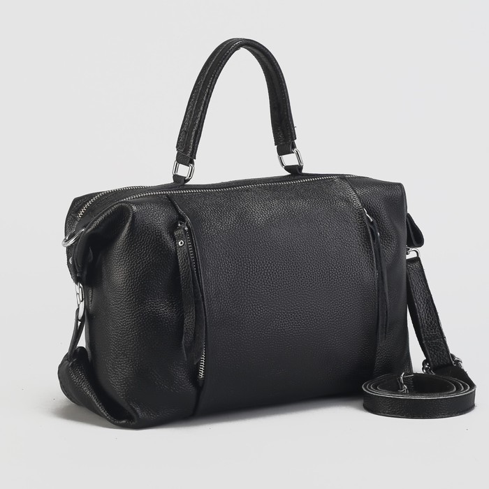 Сумка женская на молнии, 2 отдела, 3 наружных кармана, длинный ремень, цвет чёрный