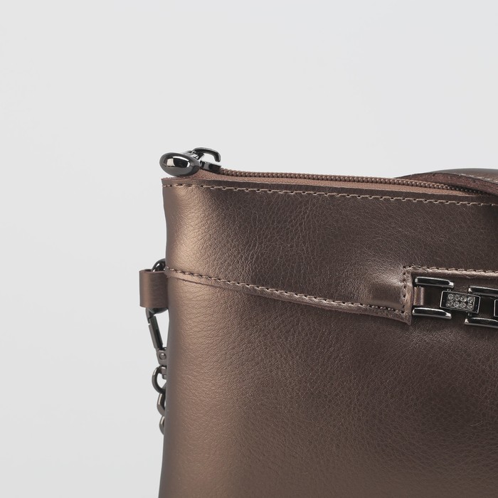 Клатч женский на молнии, 1 отдел с перегородкой, наружный карман, длинный ремень, цвет бронзовый