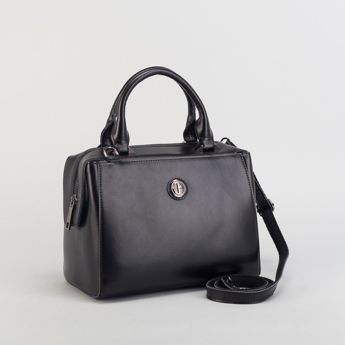 Сумка женская, 1 отдел с перегородкой, наружный карман, длинный ремень, цвет чёрный