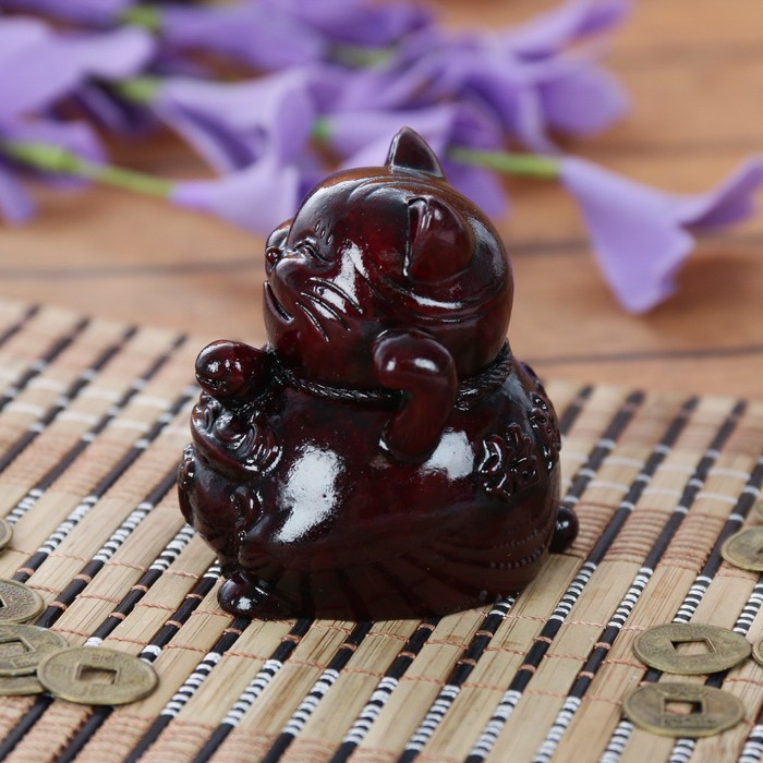 Нэцкэ полистоун "Манэки-нэко" 6х5х4,5 см