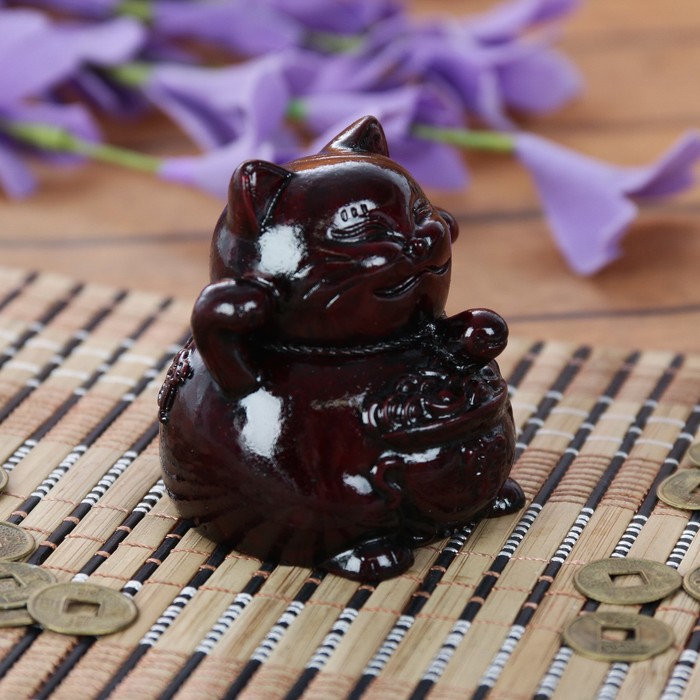 Нэцкэ полистоун "Манэки-нэко" 6х5х4,5 см