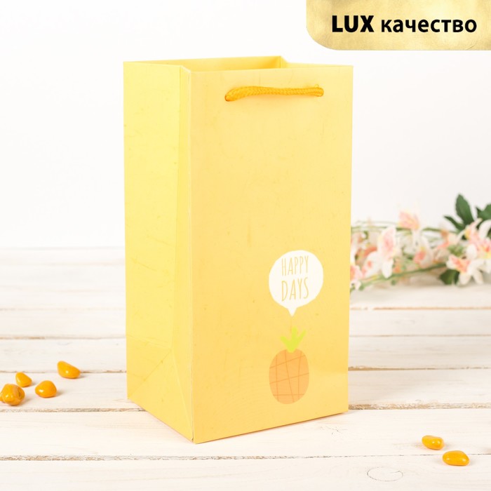 Пакет подарочный под бутылку, желтый, 12,5 х 10 х 24,5 см