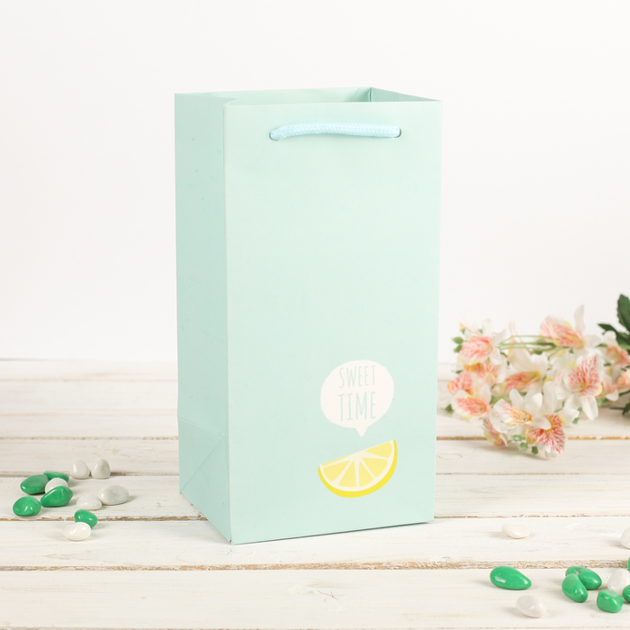 Пакет подарочный под бутылку, голубой, 12,5 х 10 х 24,5 см