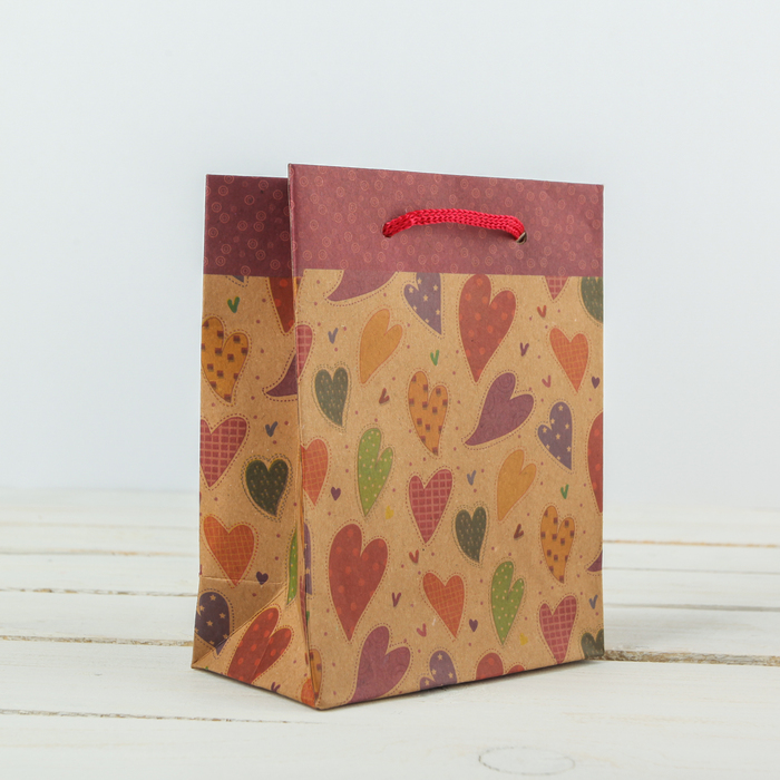 Пакет крафт "Разноцветные сердца", 11,5 х 6 х 14,5 см