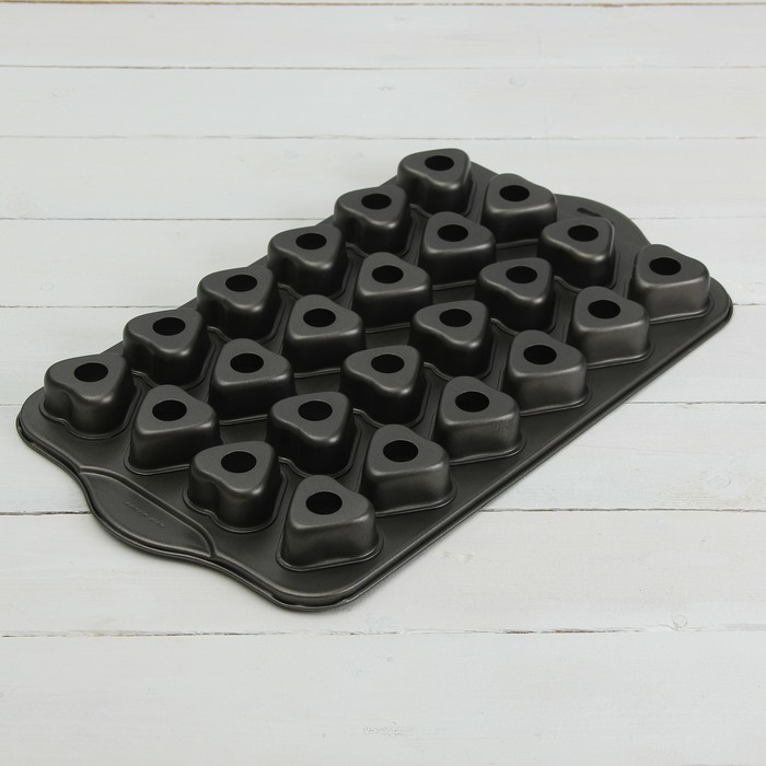 Форма для выпечки "Жаклин. Сердце", с антипригарным покрытием, со съемным дном, 24 ячейки, 46х27х3,5 см