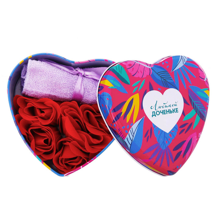 Набор "Любимой доченьке": 5 мыльных лепестков и полотенце в шкатулке