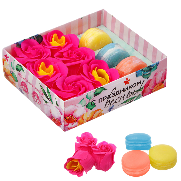 Подарочный набор "С праздником весны!": мыльные лепестки и мыло в форме пирожного