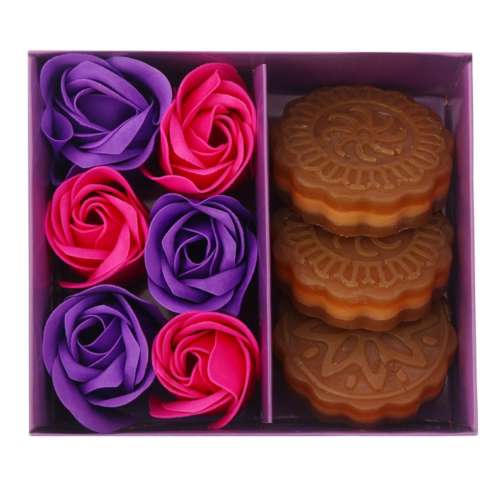 Подарочный набор "Почувствуй счастье": мыльные лепестки и мыло в форме пирожного