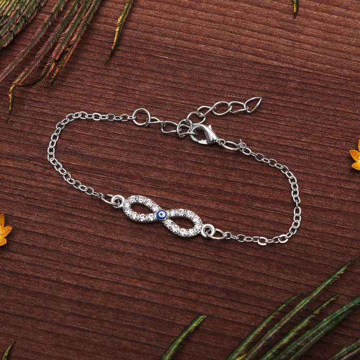 Браслет-оберег "Глазик" бесконечность, цвет бело-синий в серебре