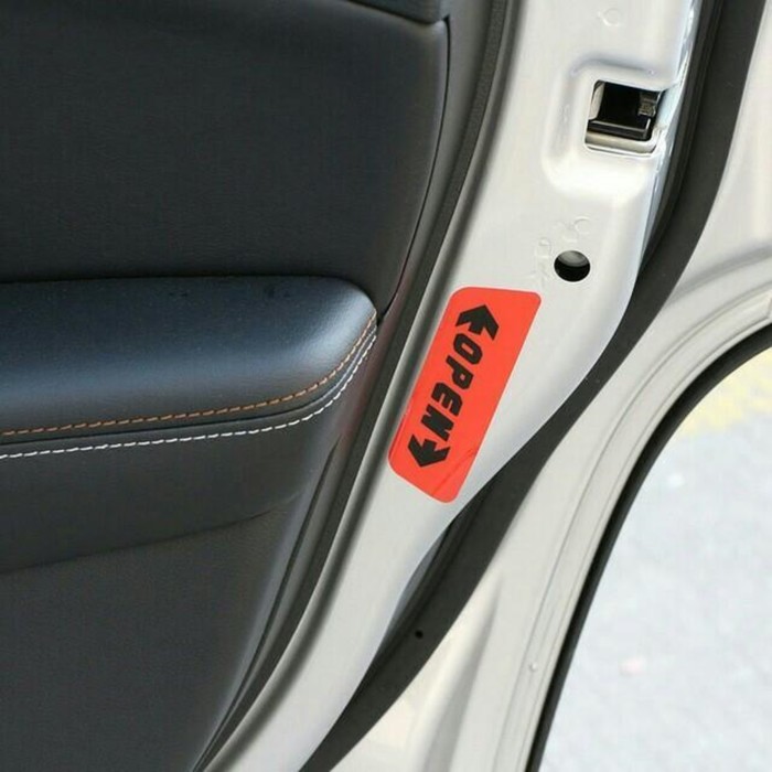 Наклейка декоративная на автомобиль "Open", красный