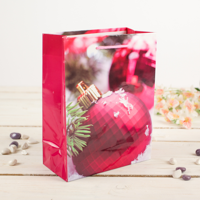 Пакет подарочный "Игрушки на елку", малиновый, 18 х 8 х 23 см