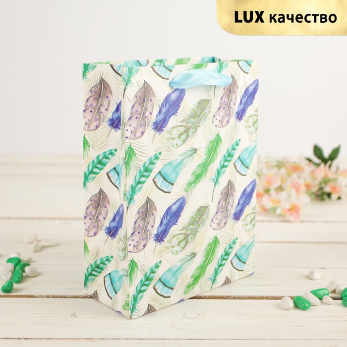 Пакет подарочный "Пёрышки", зелёный, 26 х 10 х 32 см