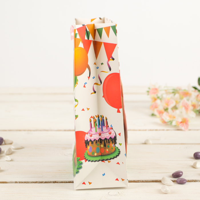 Пакет подарочный "С днем рождения", 30 х 12 х 42 см