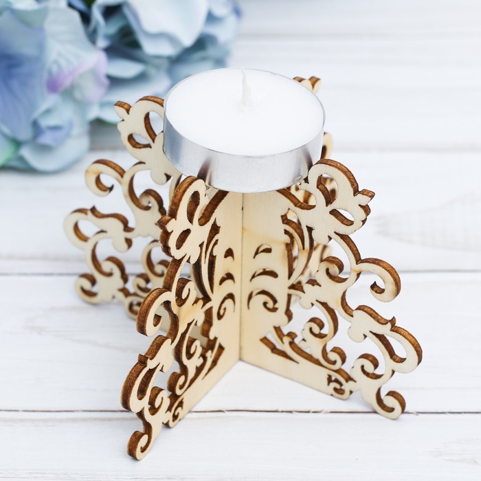 Подсвечник со свечой "Вензеля"