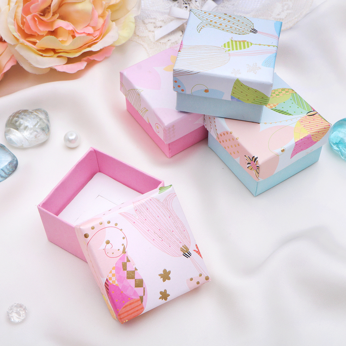 Коробочка подарочная под серьги "Бабочка в тюльпанах", 5*5, цвет МИКС, вставка белая