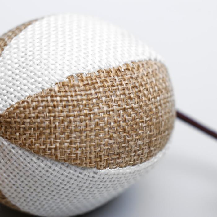 Дразнилка-удочка с мягким шариком и перьями на деревянной ручке