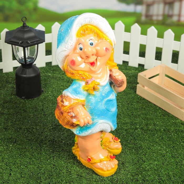 Садовая фигура "Гномиха Малышка", средняя микс