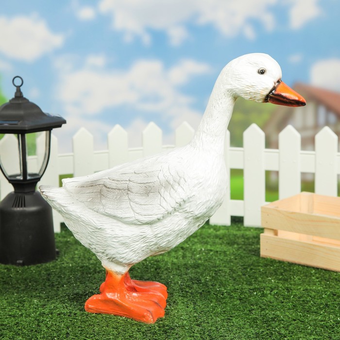 Садовая фигура "Гусь средний"