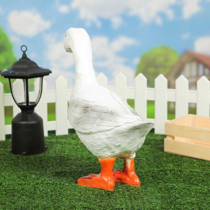 Садовая фигура "Гусь средний"