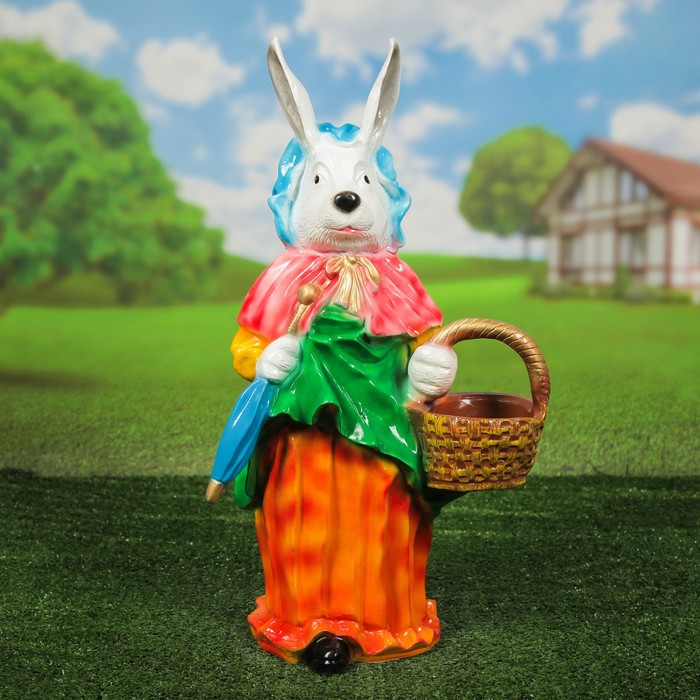Садовая фигура с кашпо "Зайчиха с корзиной"