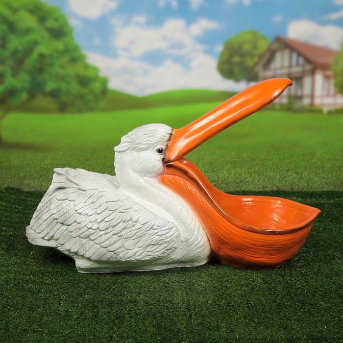 Садовая фигура-поилка "Пеликан"