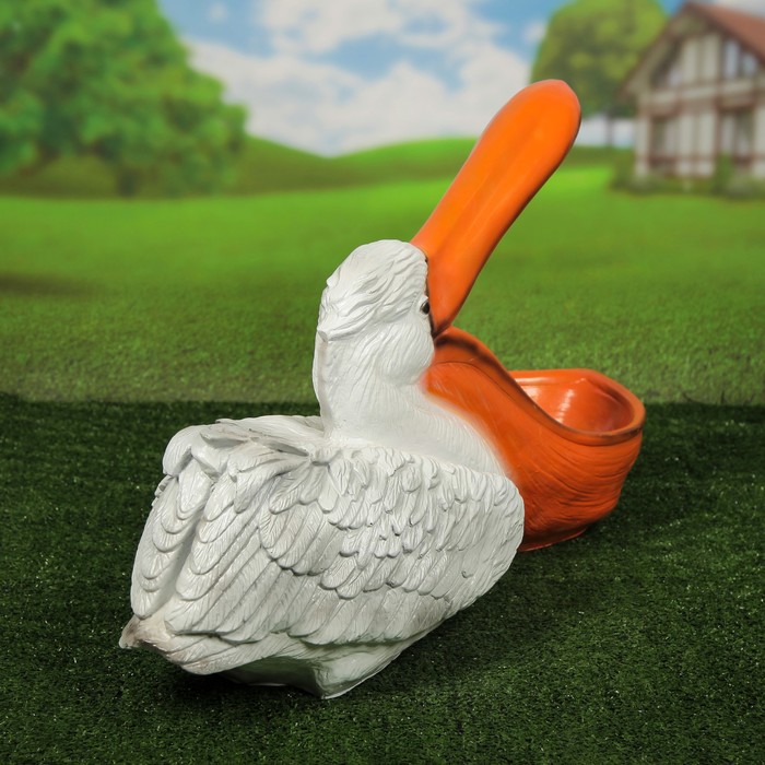 Садовая фигура-поилка "Пеликан"