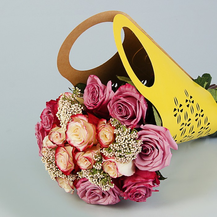 Пакет для цветов с вырубкой "Кувшин", желтый, 37 х 18 см