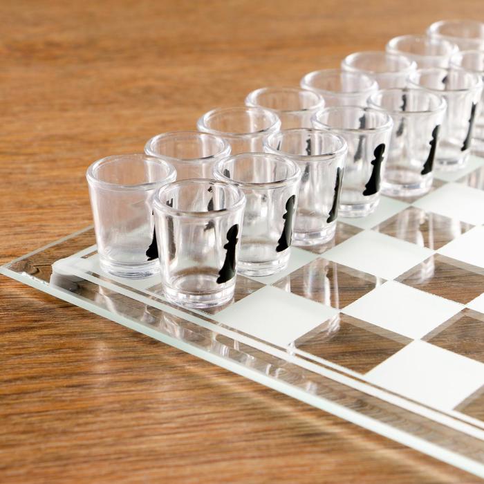 фото Игра "пьяные шахматы", 32 рюмки, поле 25 х 25 см