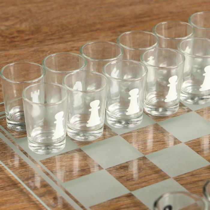 фото Игра "пьяные шахматы", 32 рюмки, поле 35 х 35 см