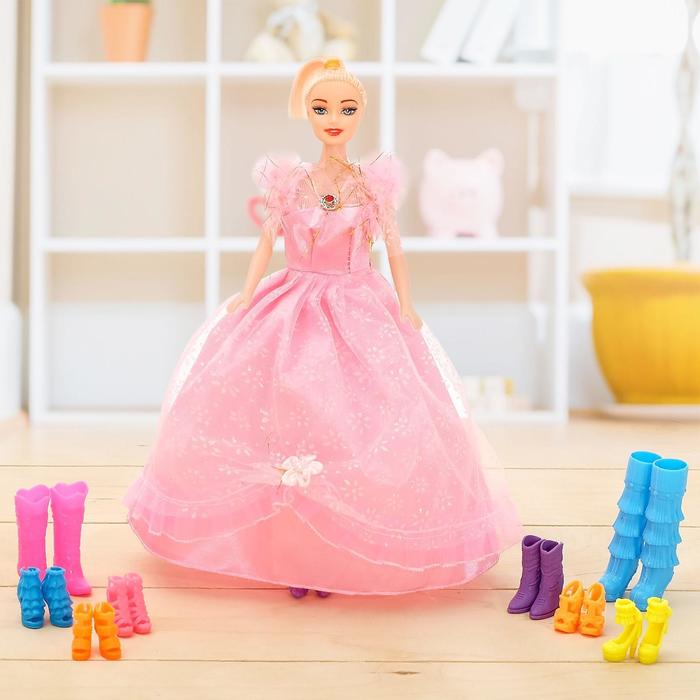 Кукла модель "Дженифер" с набором обуви, МИКС