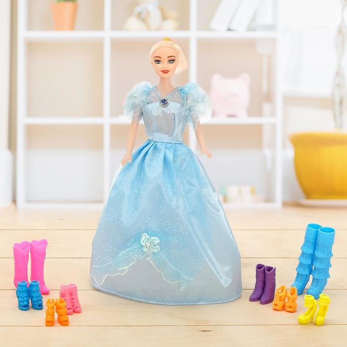 Кукла модель "Дженифер" с набором обуви, МИКС