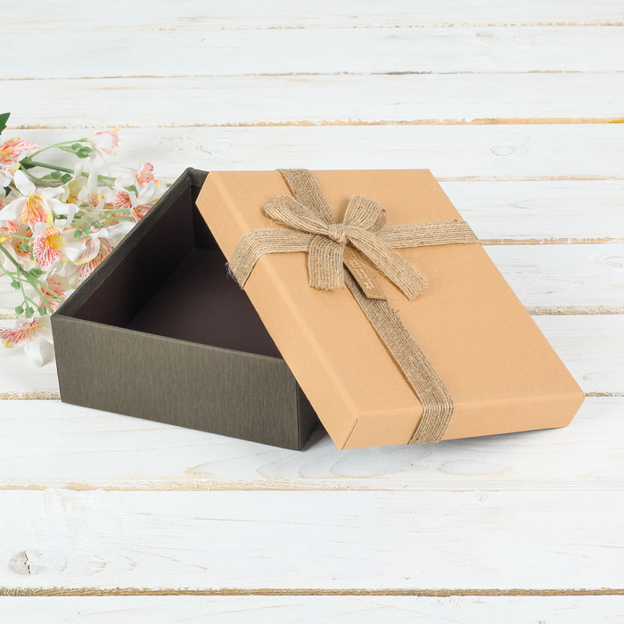 Коробка подарочная 20 х 16 х 6,5 см