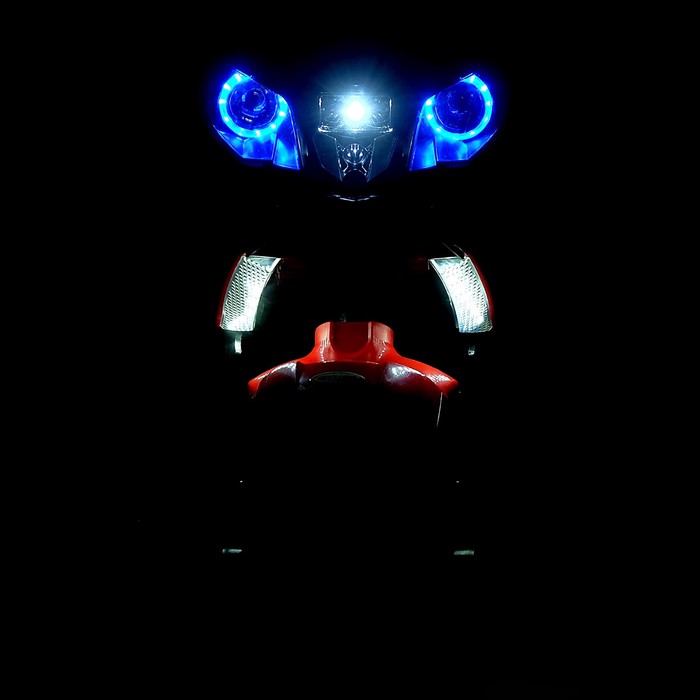 Электромобиль "Спортбайк", световые и звуковые эффекты, цвета МИКС