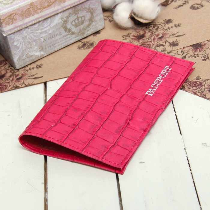 Обложка для паспорта, тиснение фольга, крокодил, цвет розовый