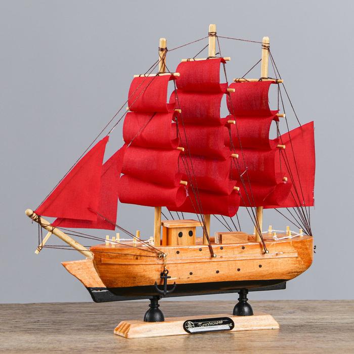 Корабль сувенирный малый «Дакия», борта светлое дерево, паруса алые, 5×23×22 см