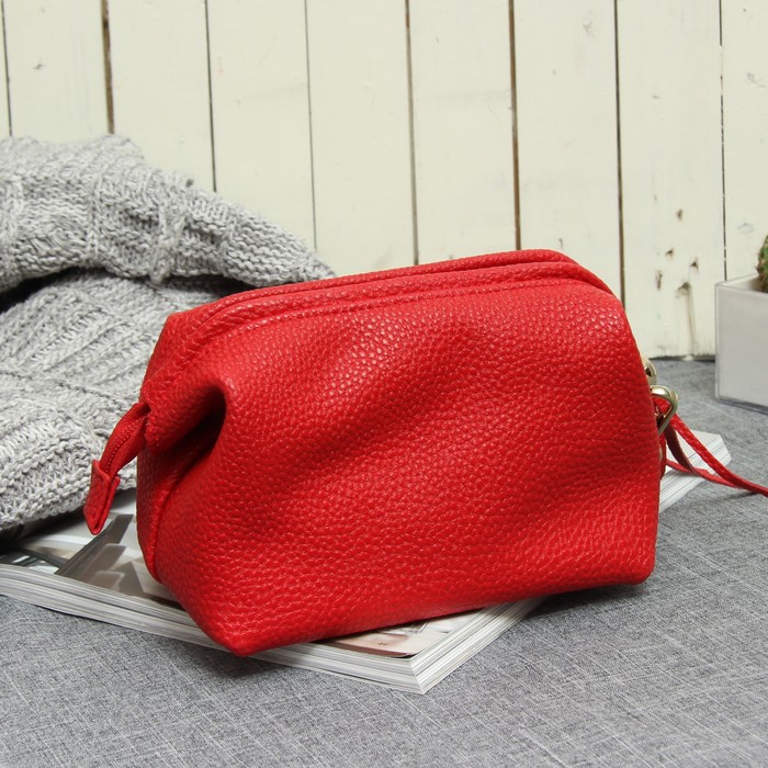 Косметичка-сумочка, отдел на молнии, с ручкой, цвет красный