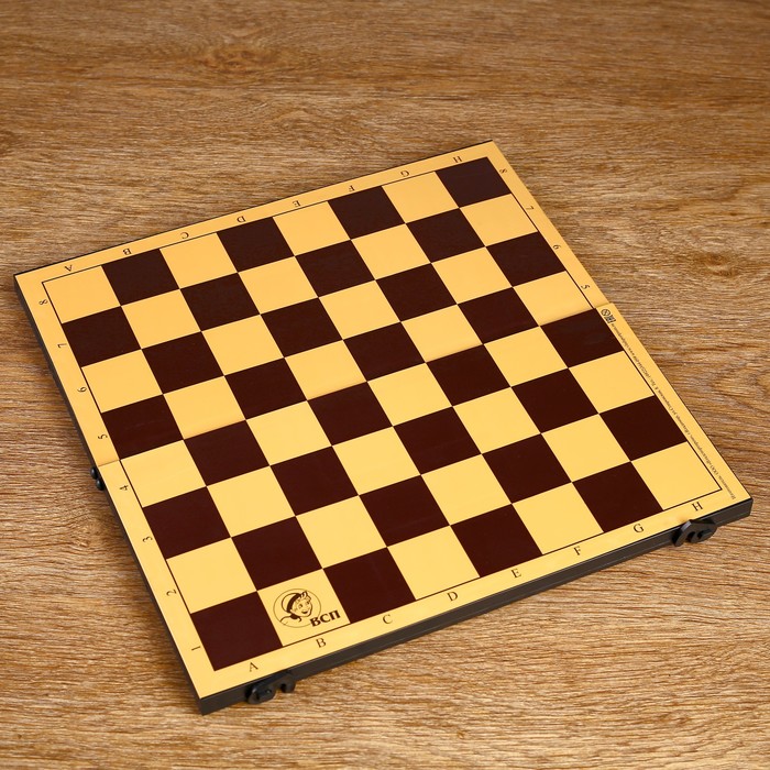 Доска шахматная пластик (30х30см, высота 1,5см)