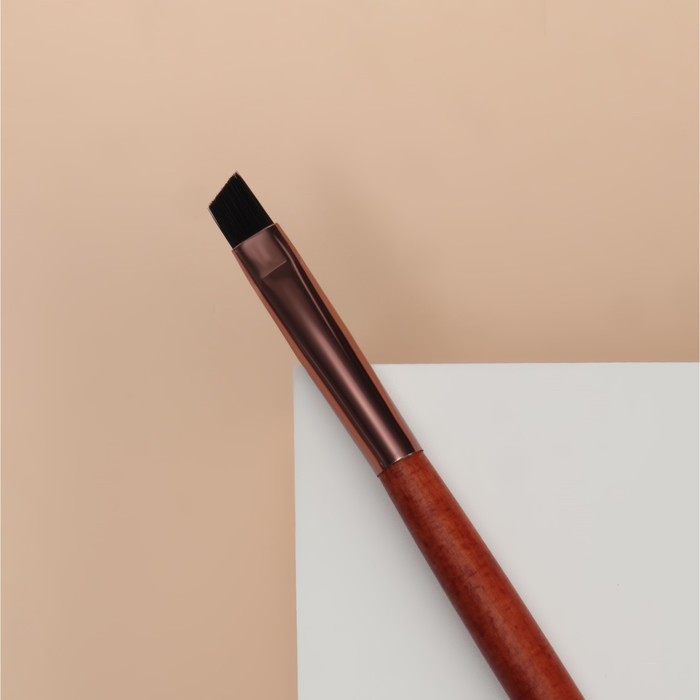Кисть для макияжа «Brush WOOD», жёсткая, скошенная, 17 см, цвет коричневый