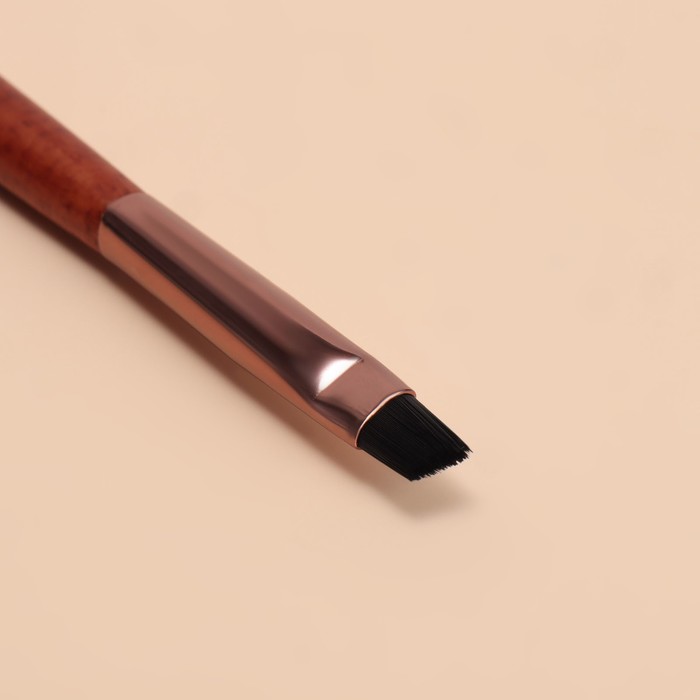 Кисть для макияжа «Brush WOOD», жёсткая, скошенная, 17 см, цвет коричневый