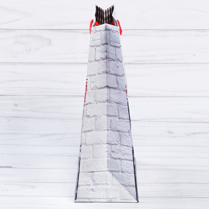 Пакет ламинированный вертикальный «Хорошему человеку», MS 18 × 23 × 8 см