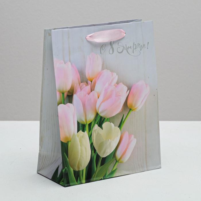 Пакет ламинированный вертикальный «С 8 марта!», 18 × 23 × 8 см