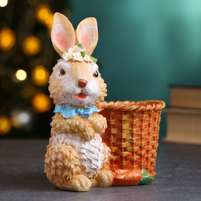 Фигурное кашпо "Зайчик с морковкой", 20х18 см